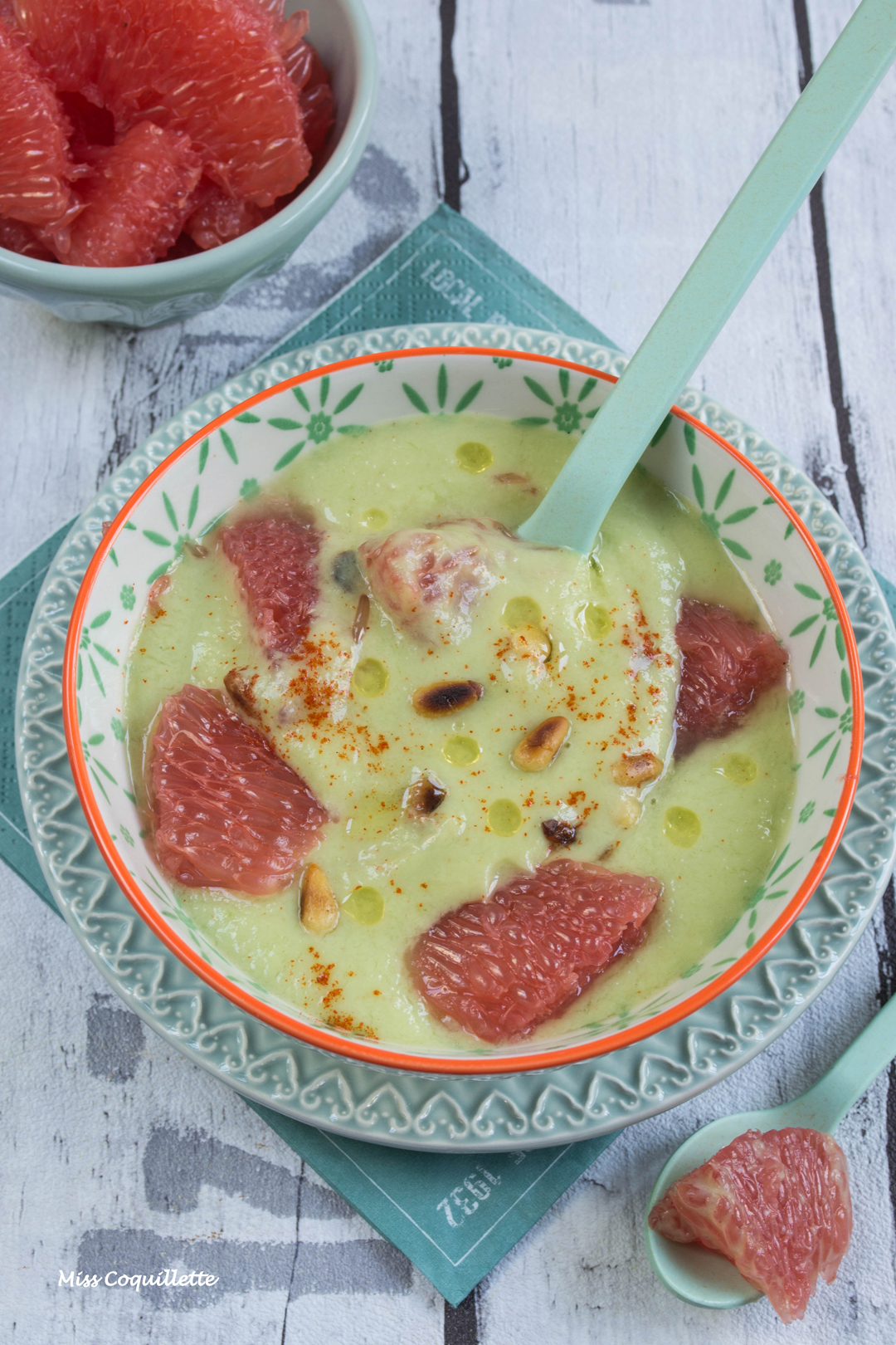 Gaspacho avocat et pamplemousse - Visuel de recette - J'ai Pas Faim!!! - Copyright Miss Coquillette